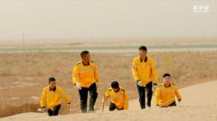 世界首条环沙漠铁路旁 他们用绿守护铁道